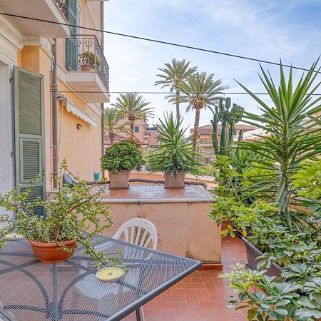 Vivi La Dolce Vita A Due Passi Dal Mare Bordighera Kültér fotó
